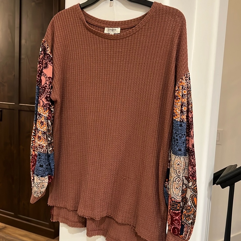 Umgee Long Sleeve patchwork pattern sleeves. Size small